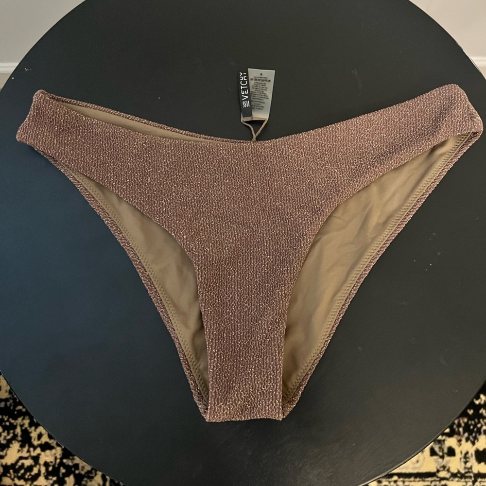 Vetchy small bottom